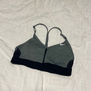 Women’s Nike medium sports bra